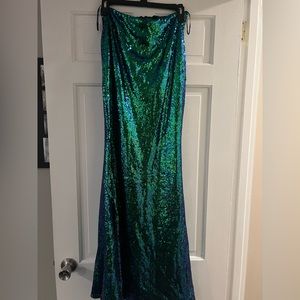 Green sequin mermaid skirt, worn once and absolutely perfect for Halloween